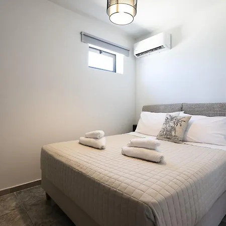 Pelekanos Beachfront Apartman *